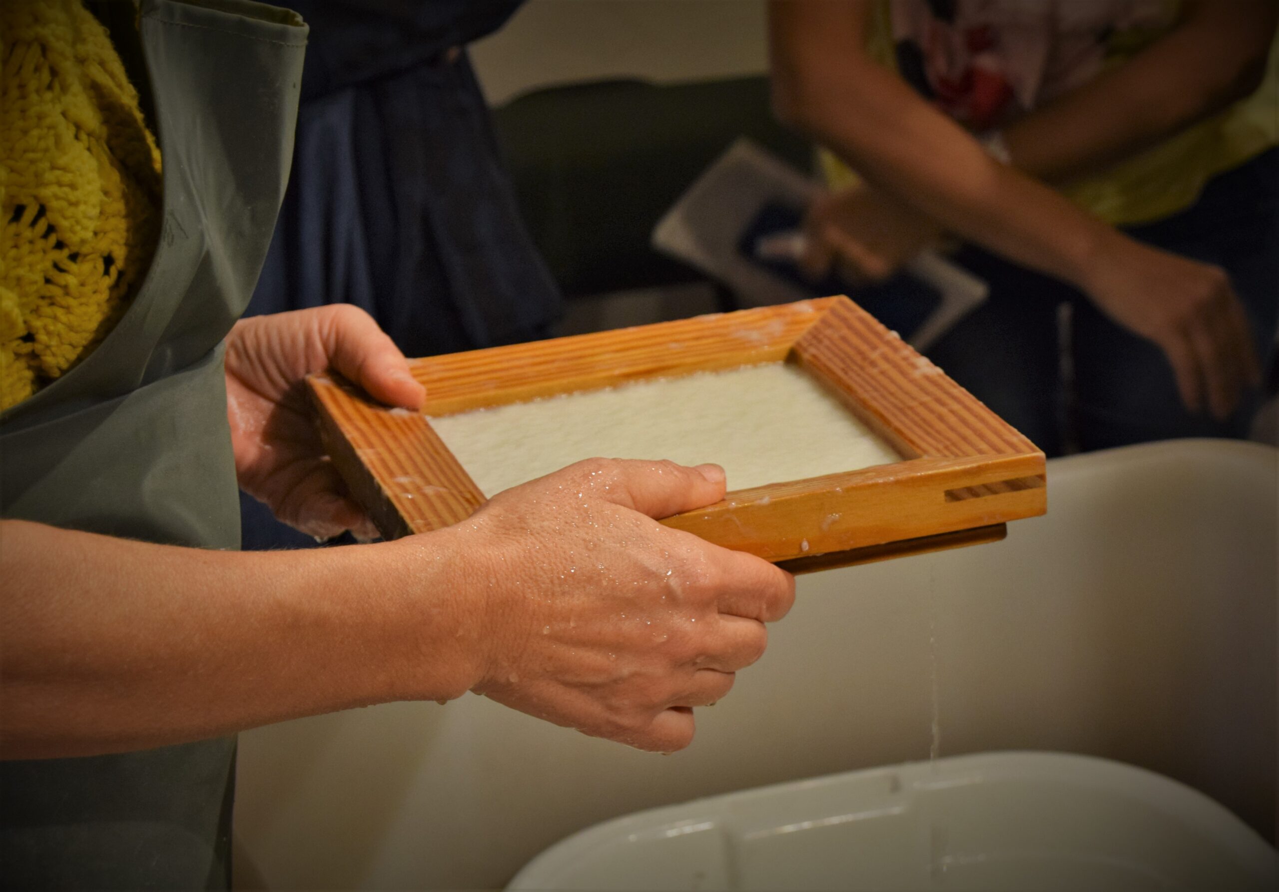 Milano: workshop dedicato alla creazione di carta fatta a mano